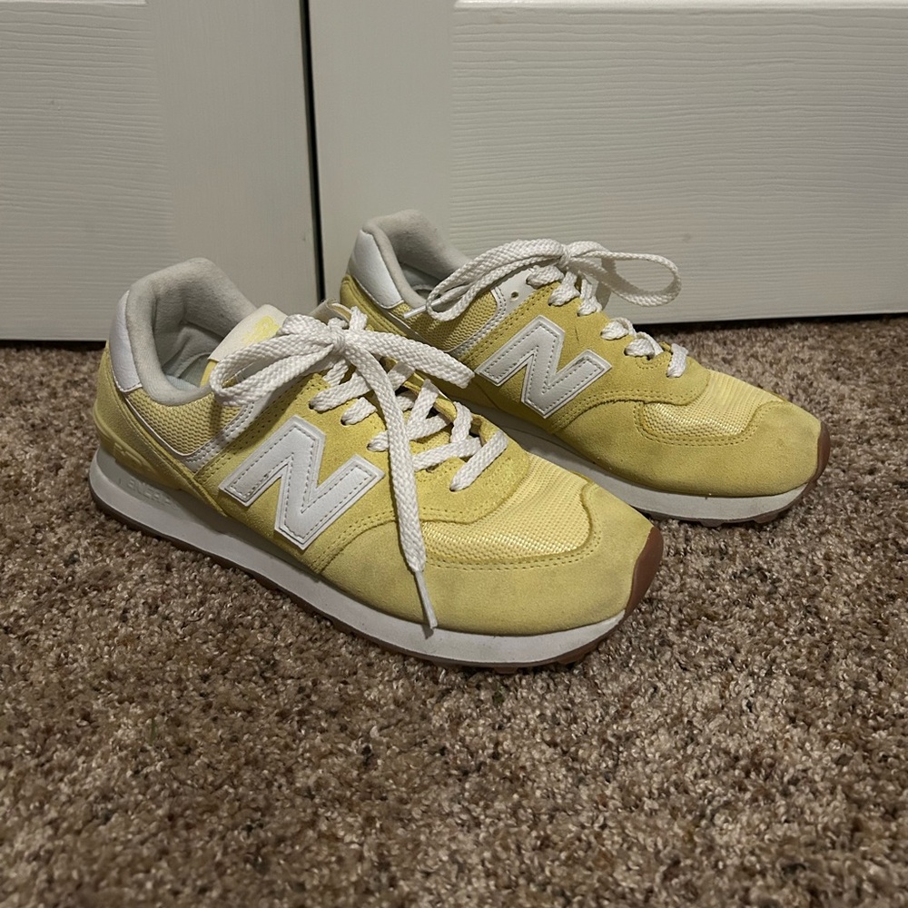 New Balance Women's 574 V2 Pastel Sneaker, Lemon Haze/Whit, 8.5